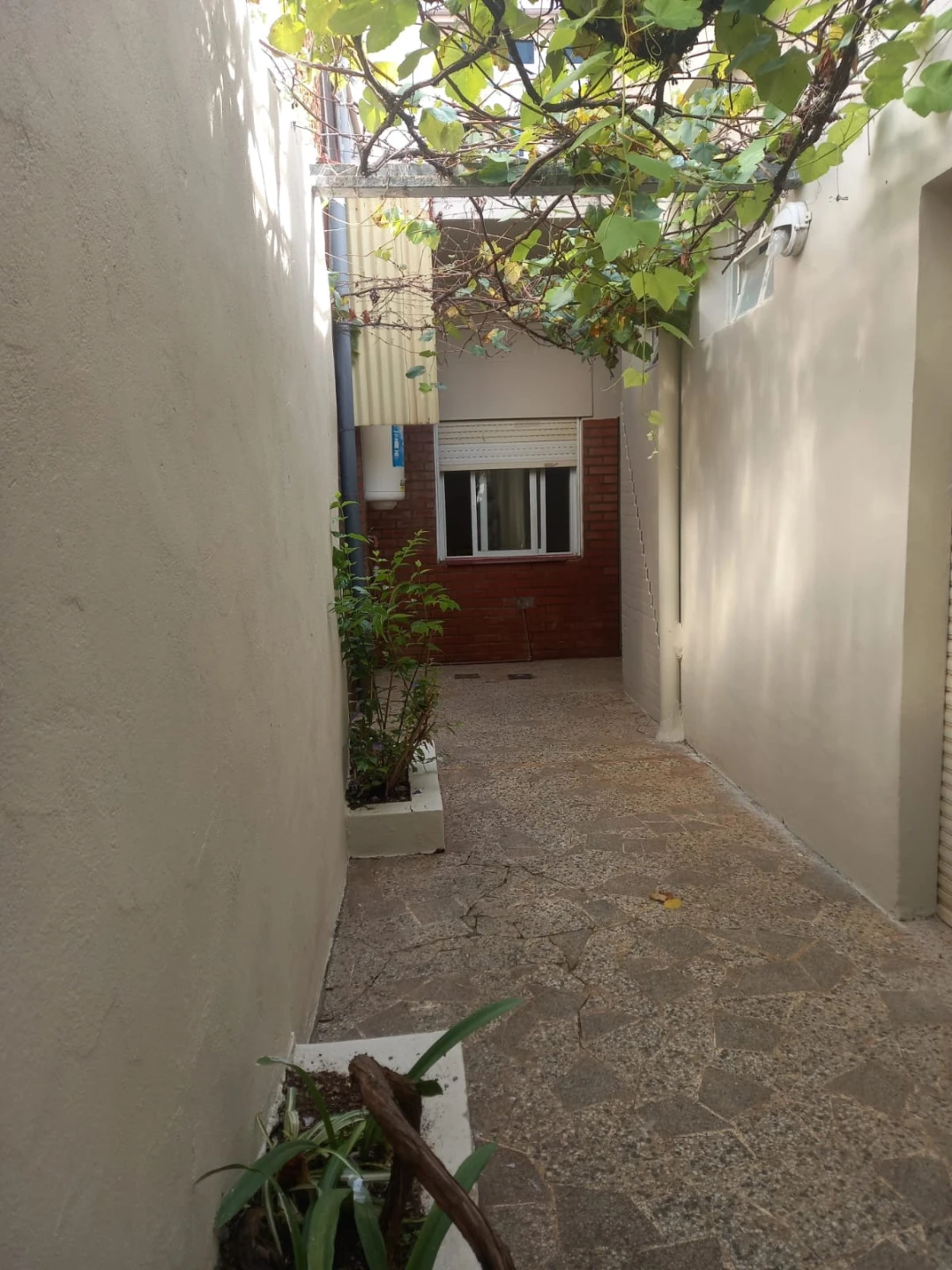 Casa de 2 Plantas en VENTA + Dpto.