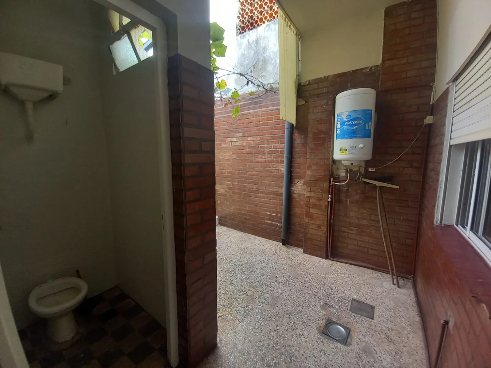 Casa de 2 Plantas en VENTA + Dpto.