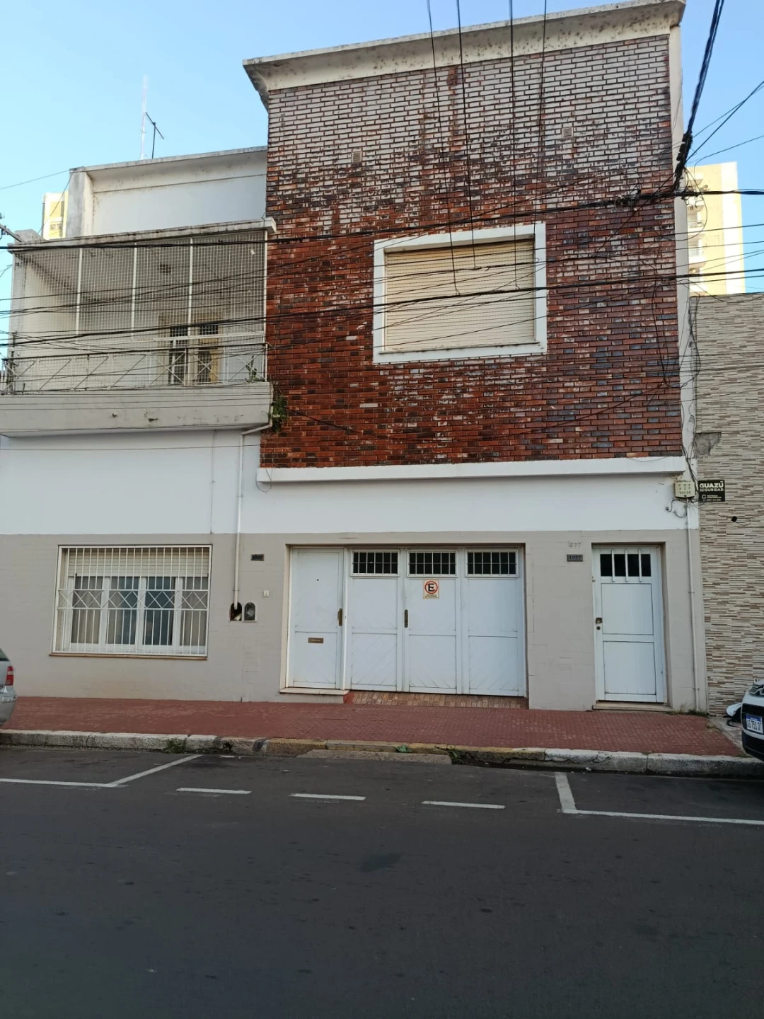 Casa de 2 Plantas en VENTA + Dpto.