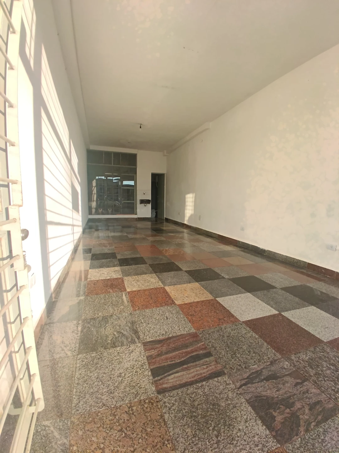 Local Comercial en Alquiler – Santa Catalina