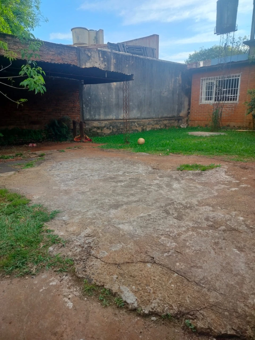 Casa en ALQUILER – Calle Japón y Av. Santa Catalina