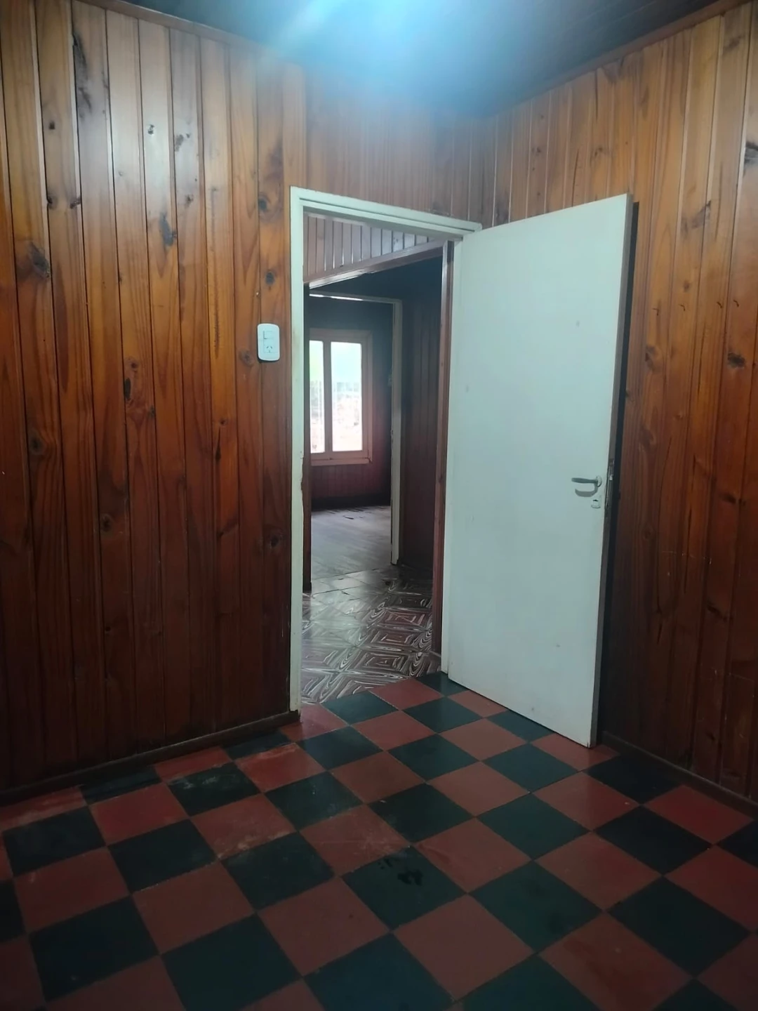Casa en ALQUILER – Calle Japón y Av. Santa Catalina